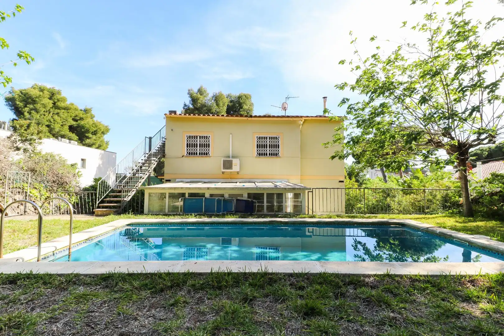Piscina de Casa o xalet en venda en Castelldefels amb Aire condicionat, Calefacció i Parquet