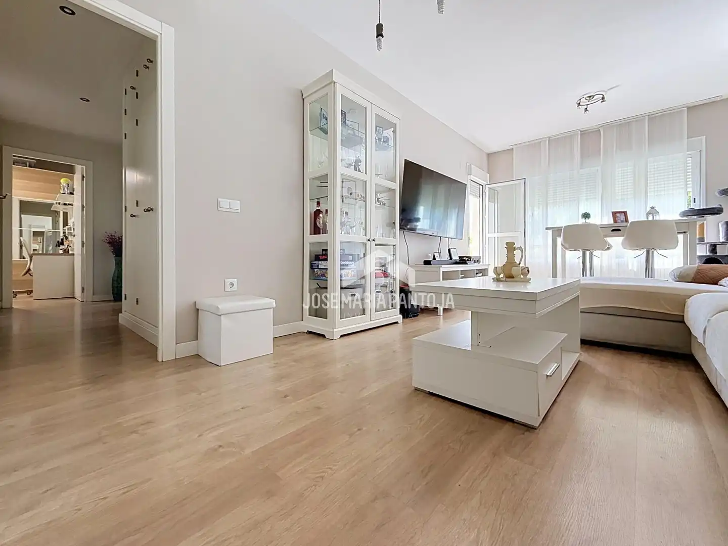 Living room of Flat for sale in Jerez de la Frontera  with Air Conditioner, Private garden and Parquet flooring
