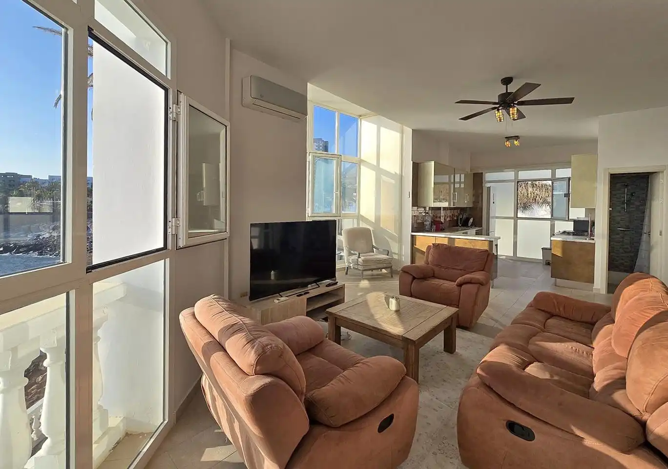 Sala de estar de Dúplex de alquiler en Adeje con Aire acondicionado, Terraza y Amueblado