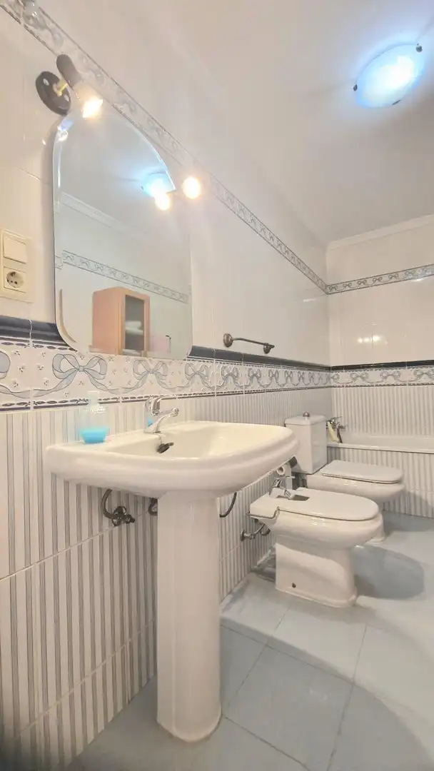 Casa adosada en venta en Calle del Río Darro, Centro