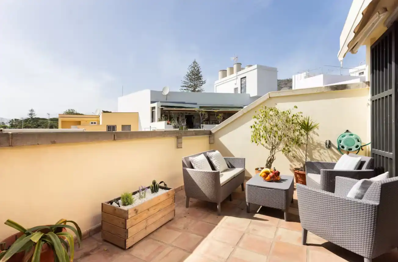 Terrasse von Wohnungen zur Miete in Santa Cruz de Tenerife mit Klimaanlage, Heizung und Privatgarten