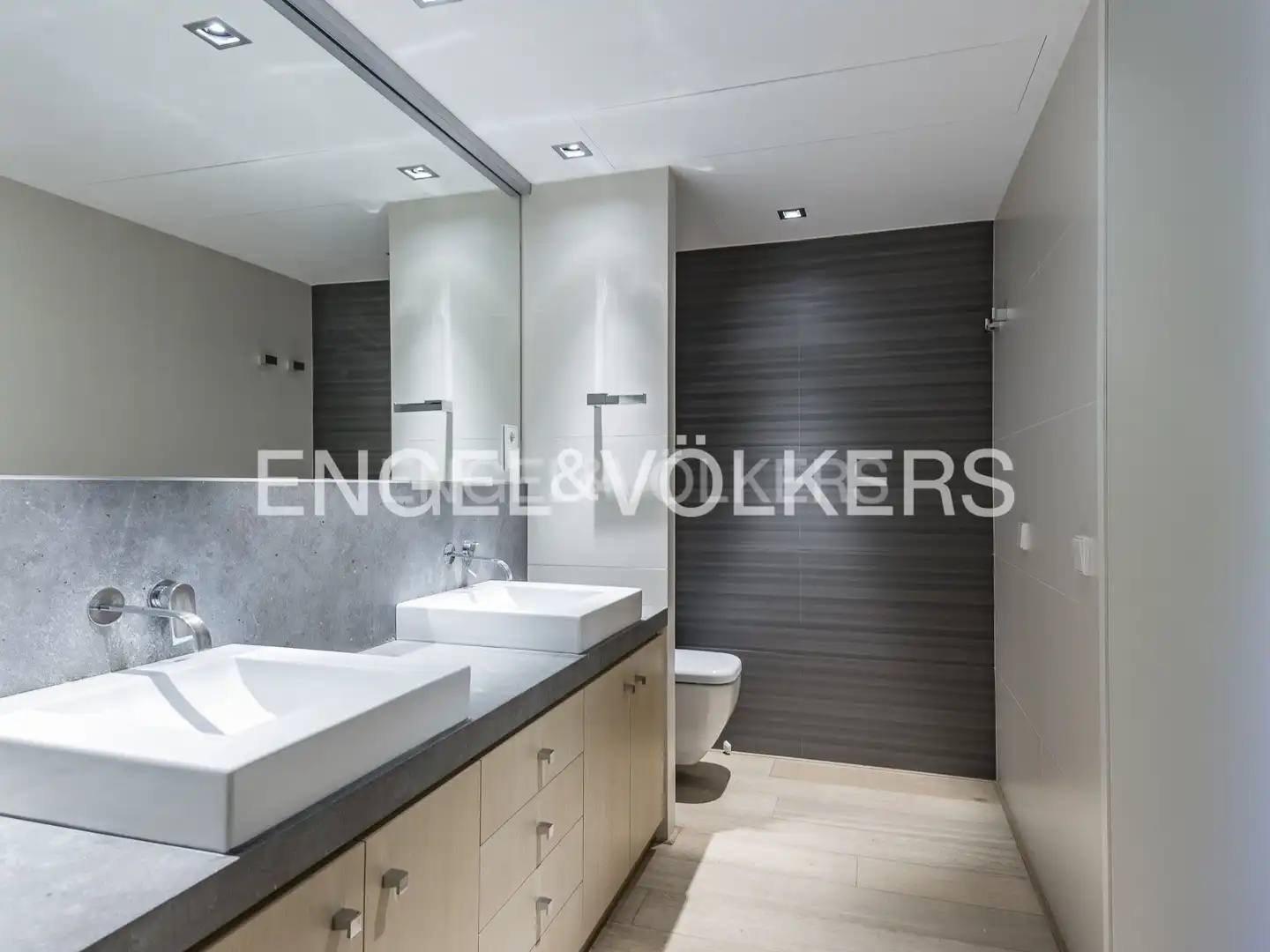 Bathroom of Flat for rent in Barcelona  with Air Conditioner, Heating and Parquet flooring