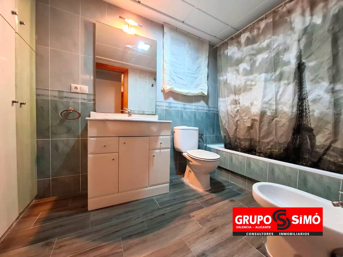 Badezimmer von Wohnung zum Verkauf in Picassent mit Ofen und Balkon