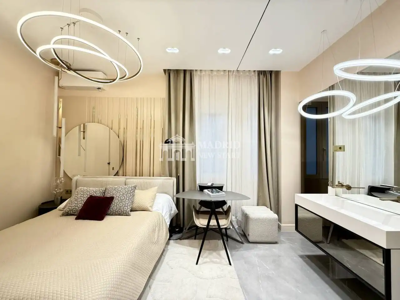 Schlafzimmer von Wohnung zur Miete in Madrid mit Klimaanlage, Heizung und Terrasse