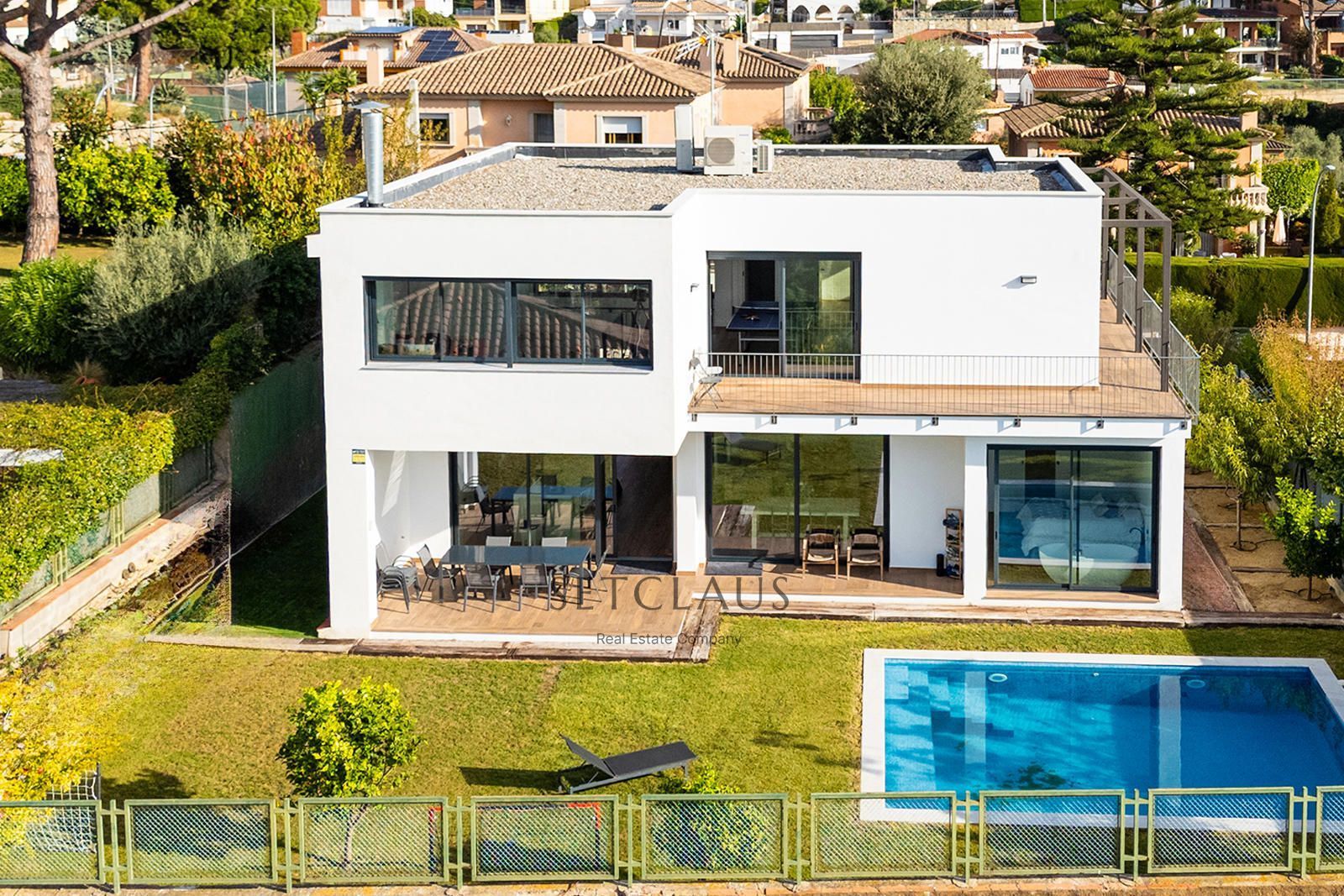 Vista exterior de Casa o xalet en venda en Premià de Dalt amb Aire condicionat, Calefacció i Jardí privat