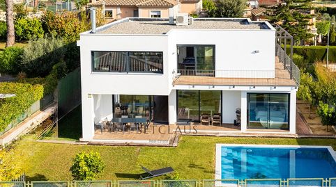 Chalet independiente con piscina y vistas panorámicas en Premià de Dalt