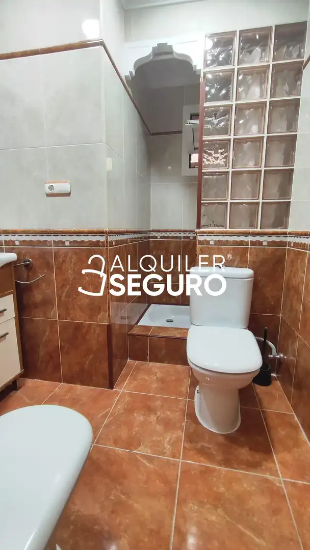 Bathroom of Flat for rent in Valencia  with Terrace and Furnished
