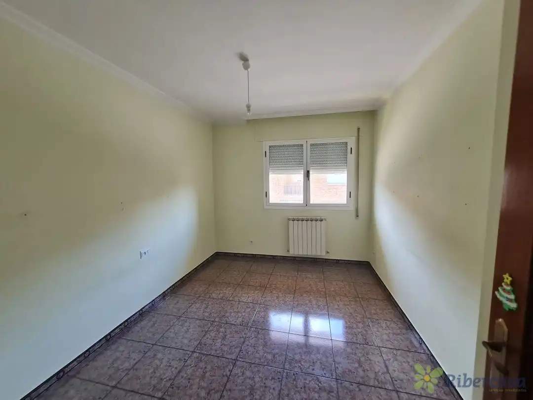 Dormitori de Casa adosada en venda en Ribaforada amb Aire condicionat, Calefacció i Terrassa