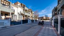 Exterior view of Single-family semi-detached for sale in Atarfe  with Air Conditioner, Heating and Terrace