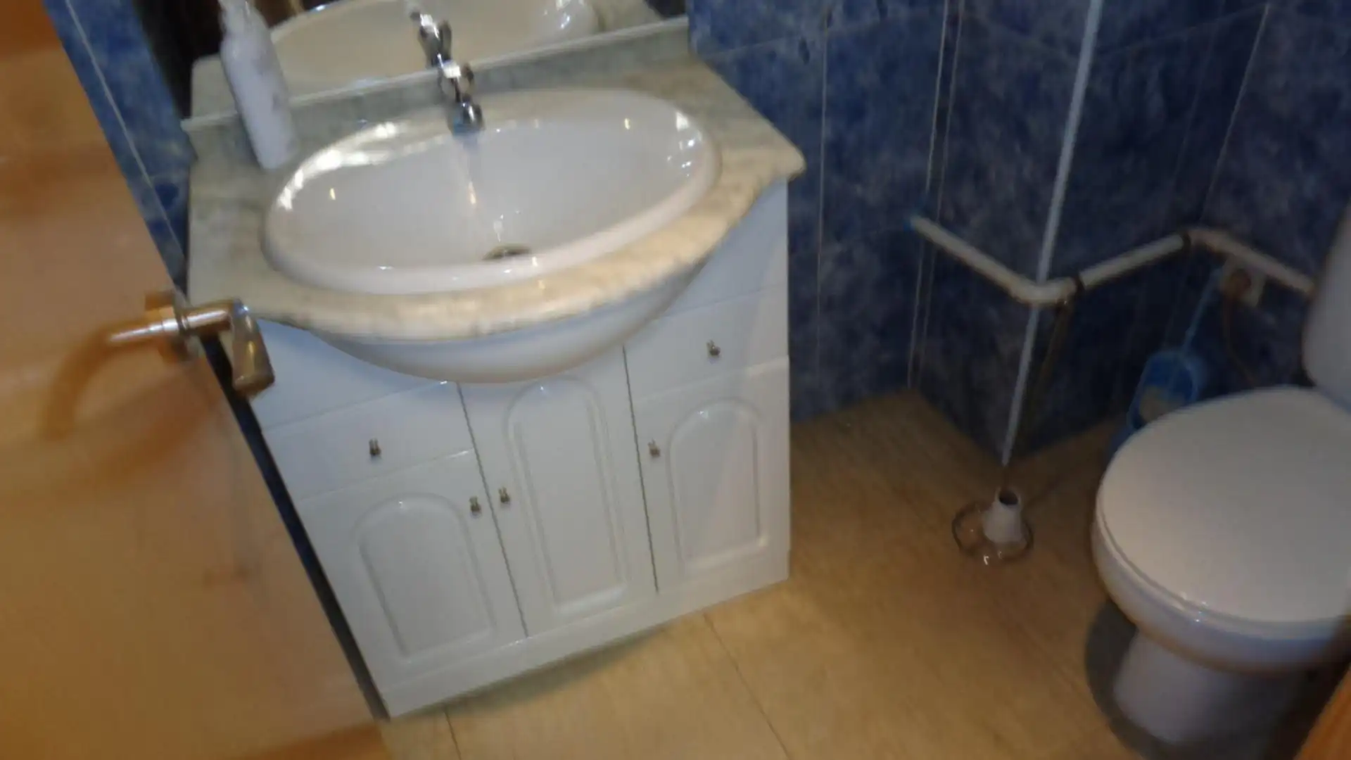 Badezimmer von Erdgeschoss zum Verkauf in Elda
