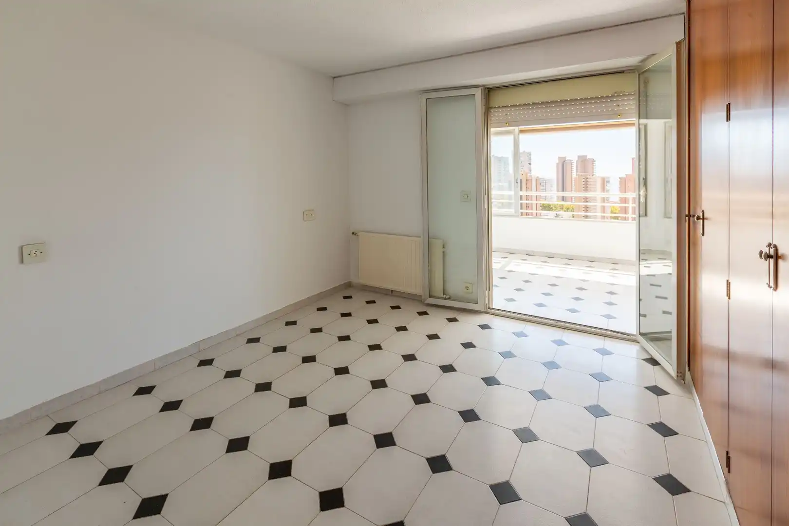 Habitación de Piso en venta en Benidorm con Aire acondicionado, Calefacción y Piscina comunitaria