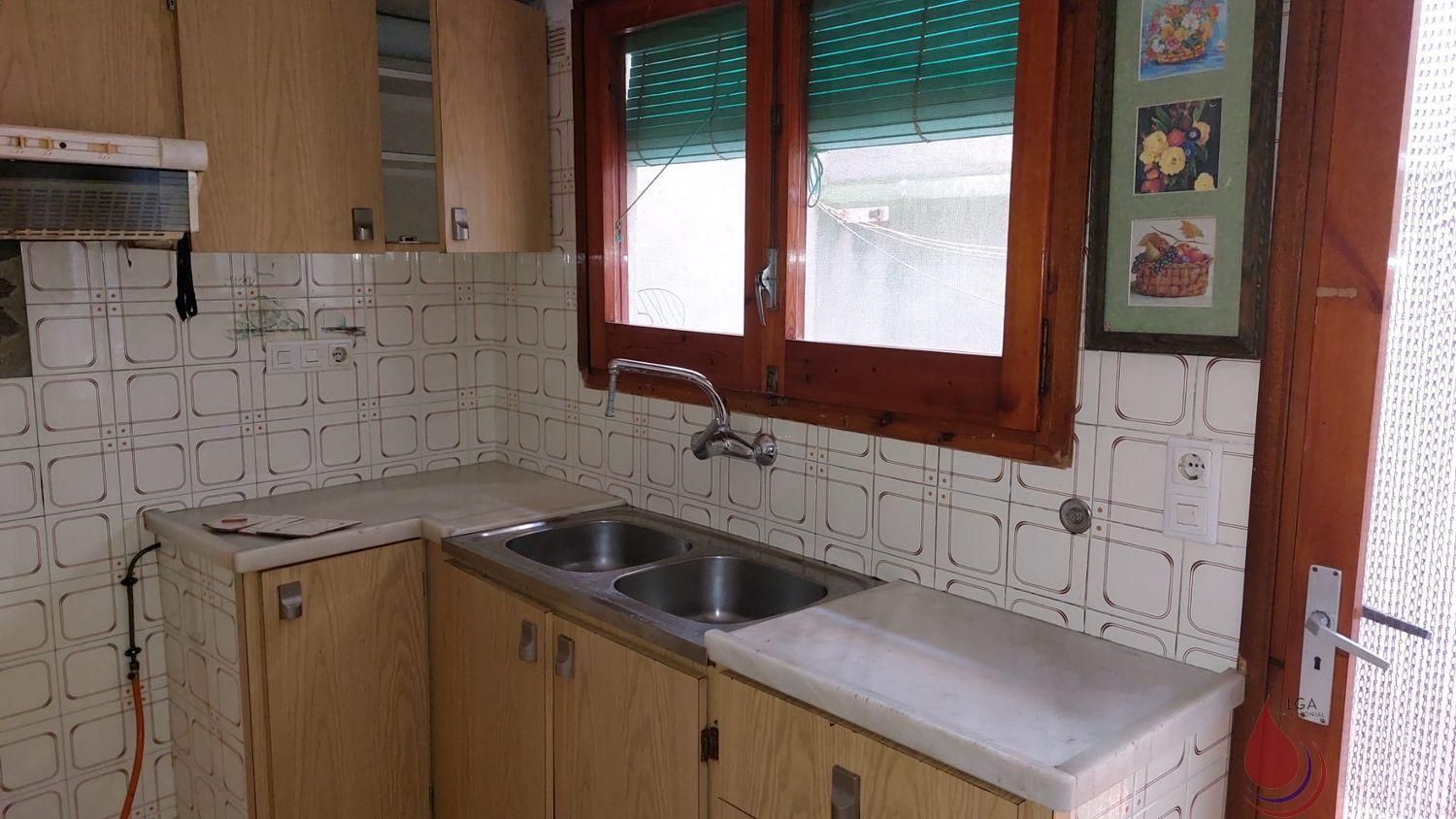 Cuina de Casa adosada en venda en El Pla de Santa Maria amb Calefacció