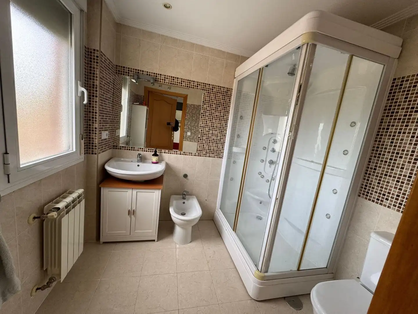 Baño de Casa adosada en venta en Poblete con Aire acondicionado, Calefacción y Jardín privado