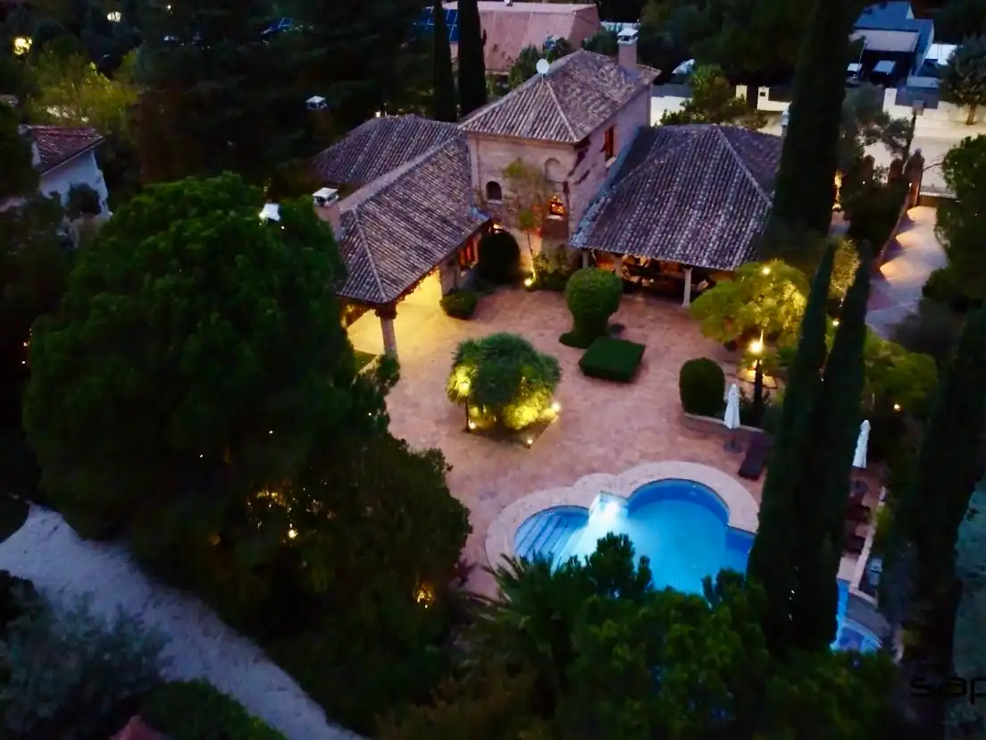 Vista exterior de Casa o chalet en venta en Las Rozas de Madrid con Aire acondicionado, Calefacción y Jardín privado