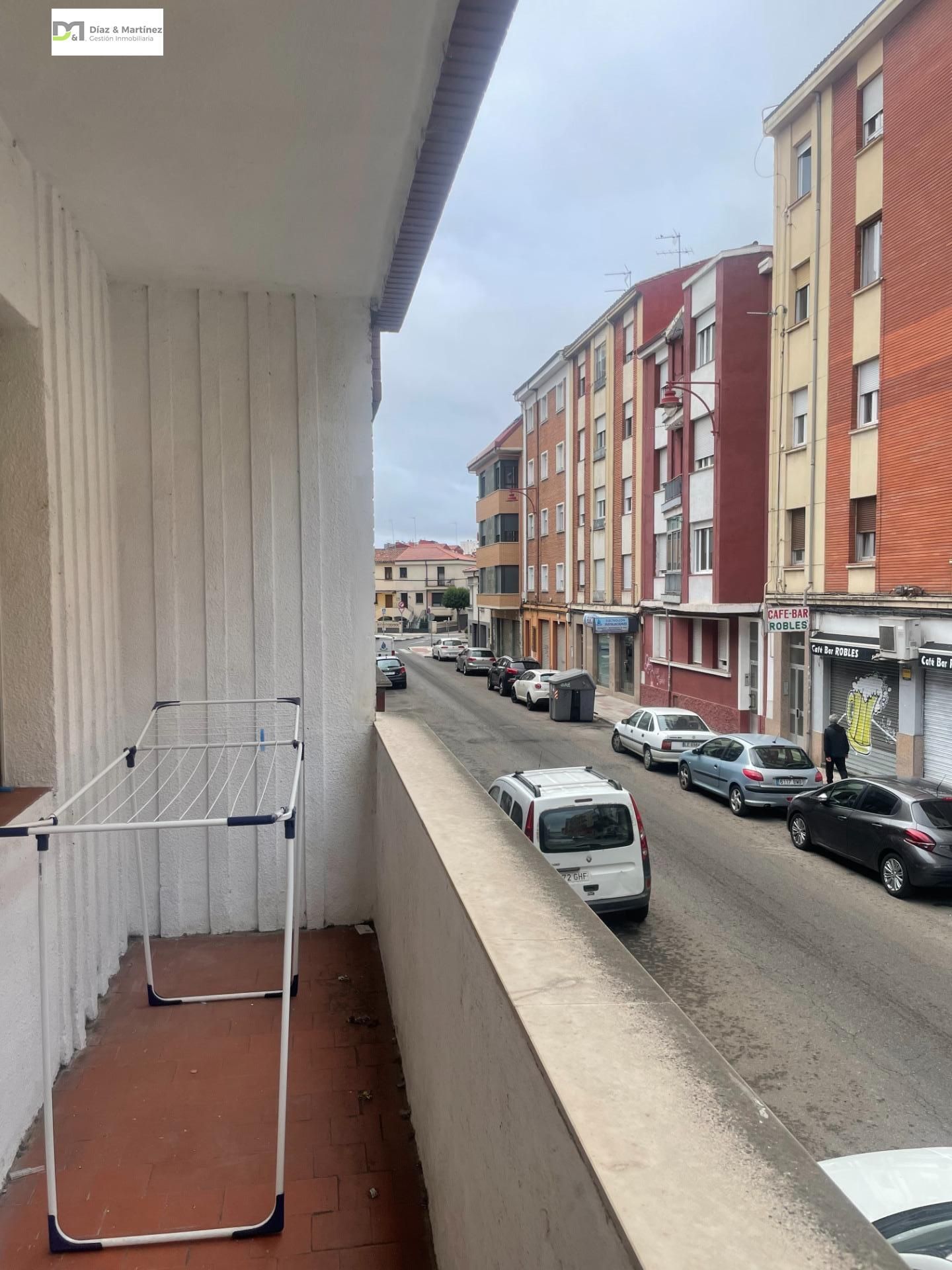 Vista exterior de Casa o xalet de lloguer en León Capital  amb Jardí privat