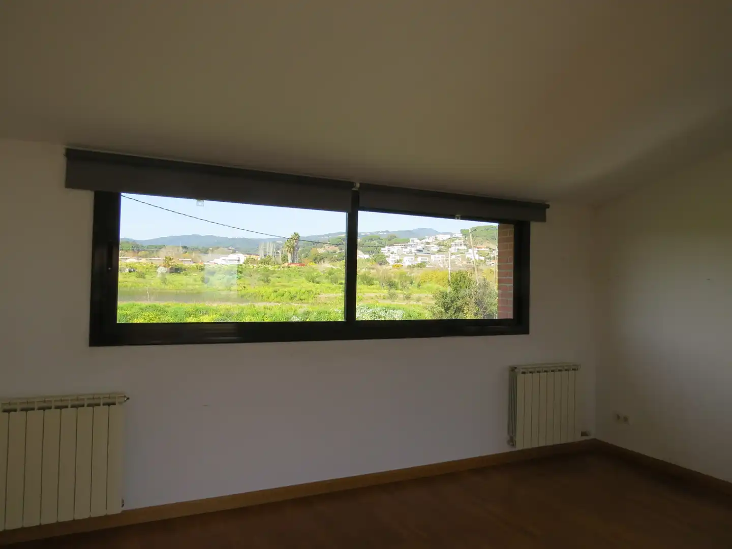 Schlafzimmer von Einfamilien-Reihenhaus zum Verkauf in Sant Andreu de Llavaneres mit Klimaanlage, Heizung und Parkett