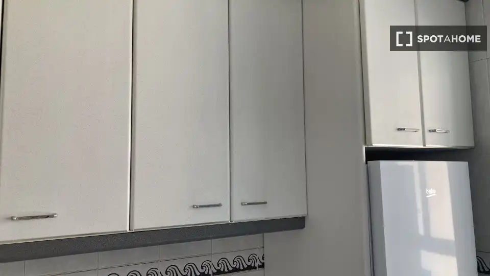 Cuina de Pis de lloguer en Madrid amb Aire condicionat, Calefacció i Moblat