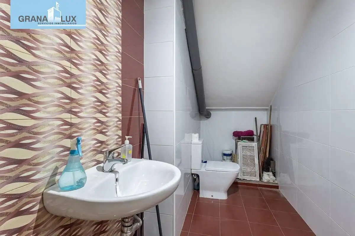 Bathroom of Houses for sale in Granada  with Air Conditioner, Heating and Terrace