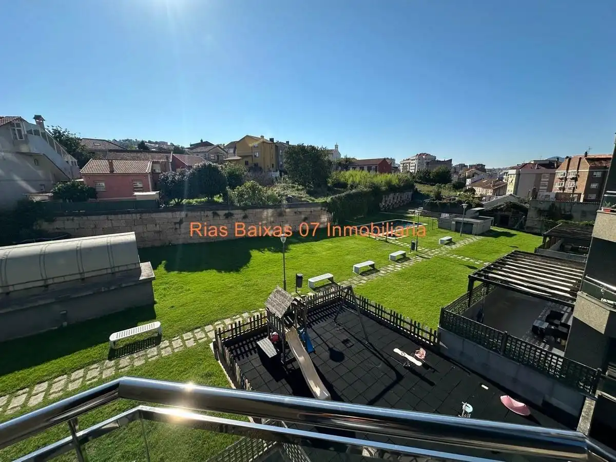 Terrassa de Pis en venda en Vigo  amb Calefacció, Terrassa i Moblat