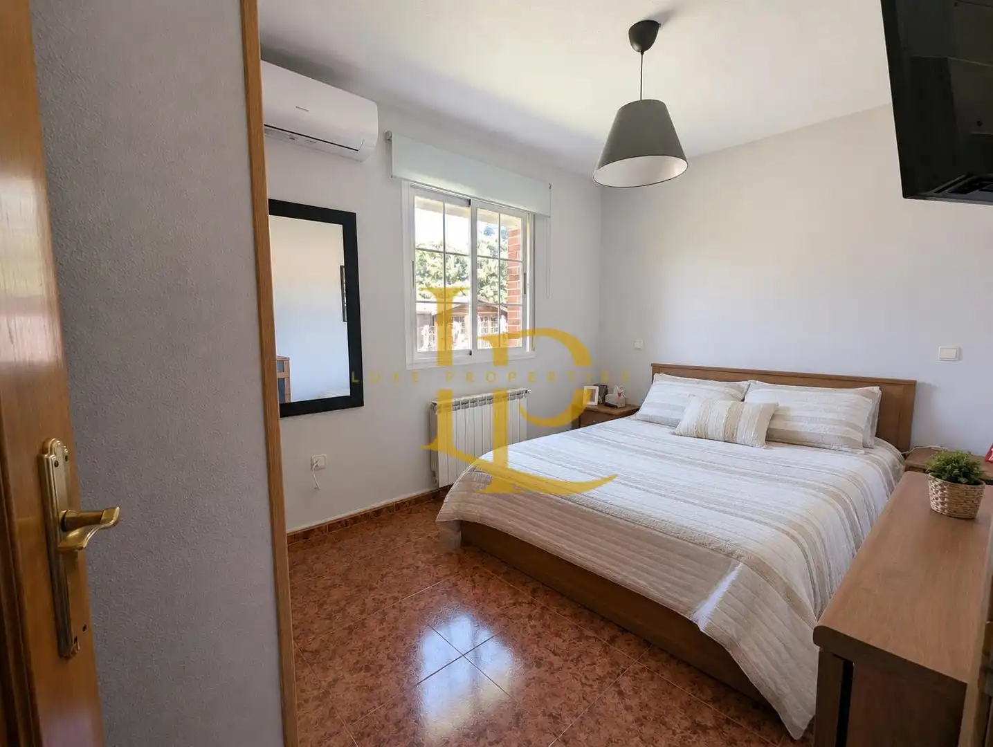 Dormitori de Casa o xalet en venda en Galápagos amb Calefacció, Jardí privat i Terrassa