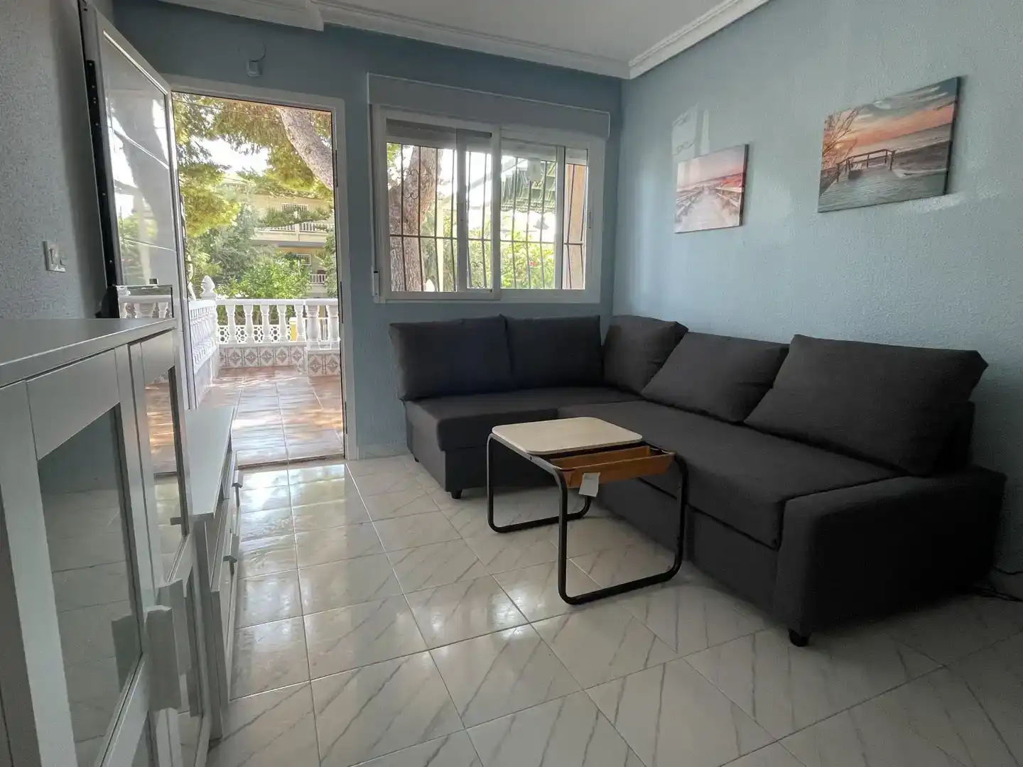 Sala d'estar de Dúplex de lloguer en Los Alcázares amb Aire condicionat, Parquet i Moblat