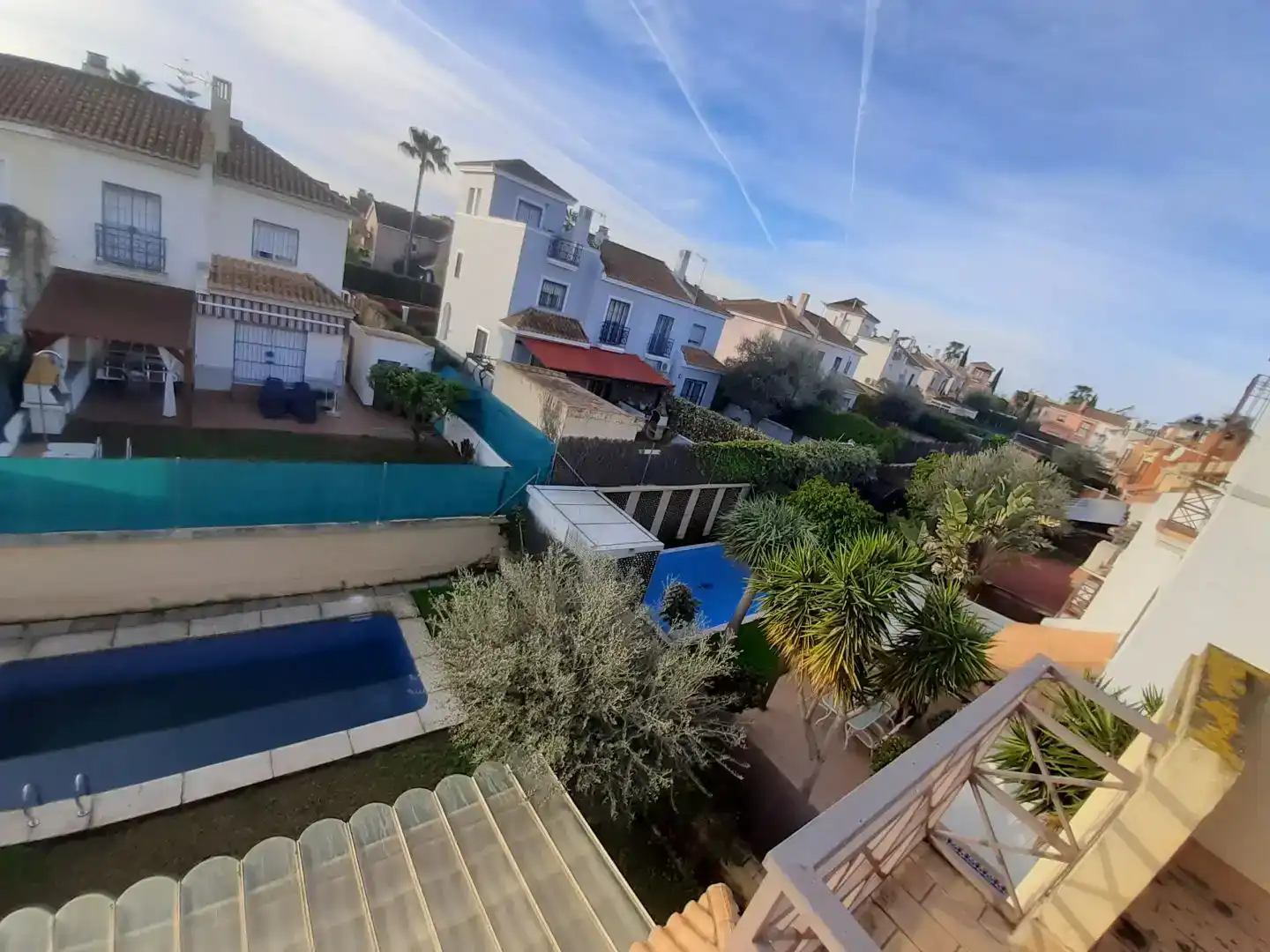 Vista exterior de Casa o xalet en venda en Espartinas amb Aire condicionat, Jardí privat i Traster