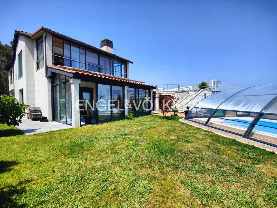 Terrace of House or chalet for sale in Cangas   with Air Conditioner, Heating and Private garden