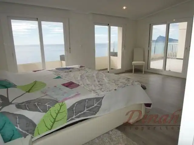 Schlafzimmer von Dachboden zum Verkauf in Altea mit Klimaanlage, Heizung und Terrasse