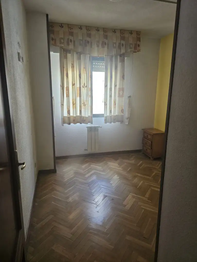 Bedroom of Flat for sale in Fuenlabrada  with Air Conditioner, Heating and Parquet flooring