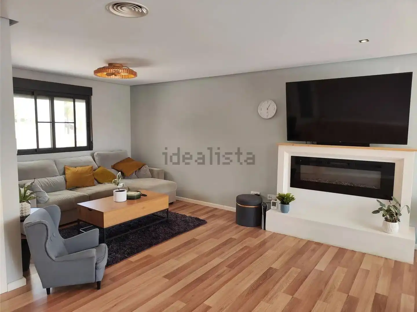 Sala d'estar de Casa o xalet en venda en L'Eliana amb Jardí privat, Terrassa i Piscina
