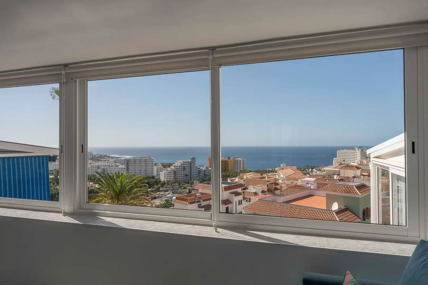 Vista exterior de Apartament en venda en Adeje amb Aire condicionat, Terrassa i Moblat