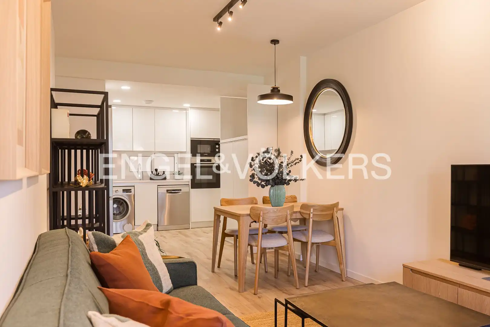 Vista exterior de Piso de alquiler en Madrid con Aire acondicionado, Calefacción y Jardín privado