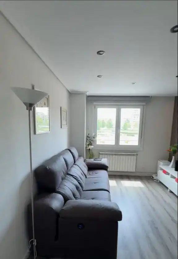 Habitación de Piso en venta en  Logroño con Calefacción y Parquet