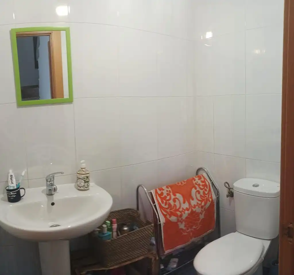 Baño de Casa adosada en venta en Paracuellos de Jiloca con Calefacción, Jardín privado y Terraza