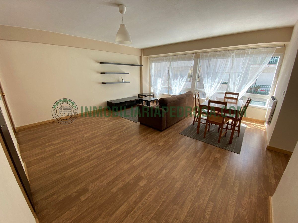 Vista exterior de Apartament de lloguer en Pontevedra Capital  amb Calefacció