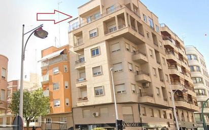 Vista exterior de Àtic en venda en Elche / Elx amb Aire condicionat, Terrassa i Balcó