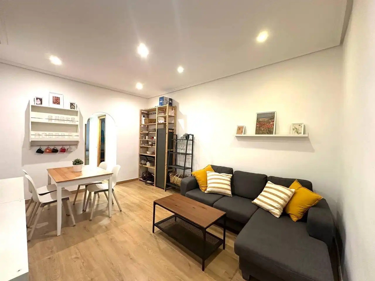 Flat with lift for sale in Calle ALONSO CANO 65