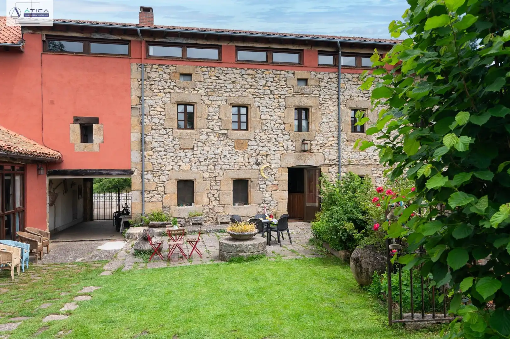 Vista exterior de Edifici en venda en Valle de Valdebezana