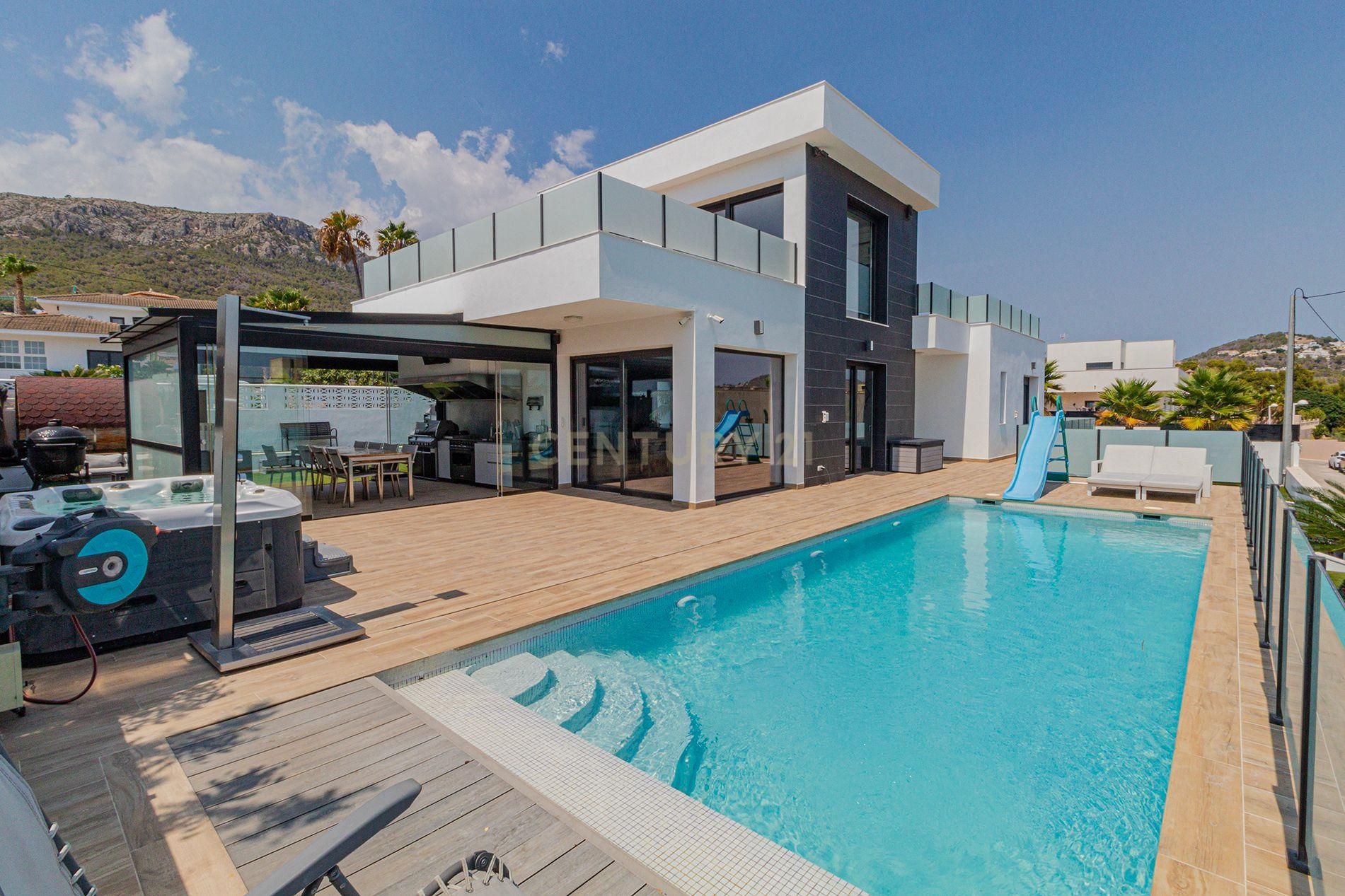 Swimming pool of House or chalet for sale in Calpe / Calp  with Air Conditioner, Private garden and Swimming Pool