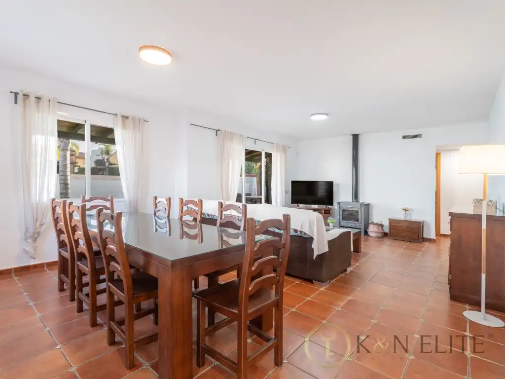 Vista exterior de Casa o xalet de lloguer en Riba-roja de Túria amb Terrassa i Piscina comunitària