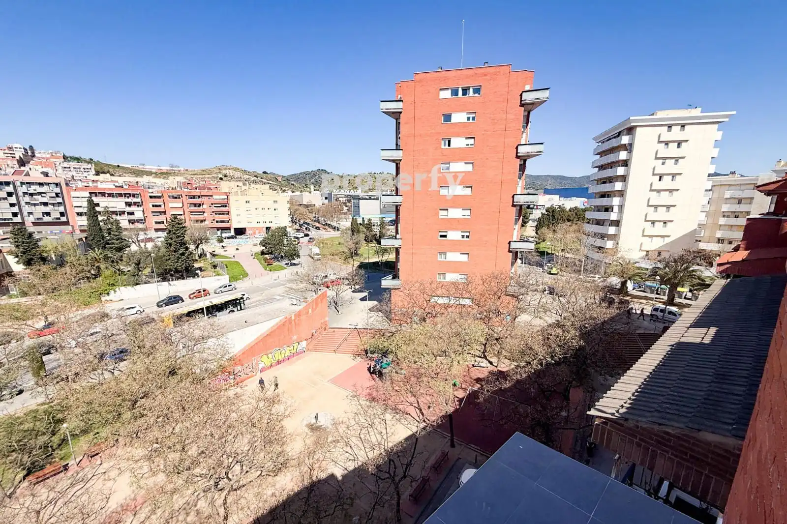 Außenansicht von Maisonette zum Verkauf in Badalona mit Klimaanlage, Heizung und Parkett