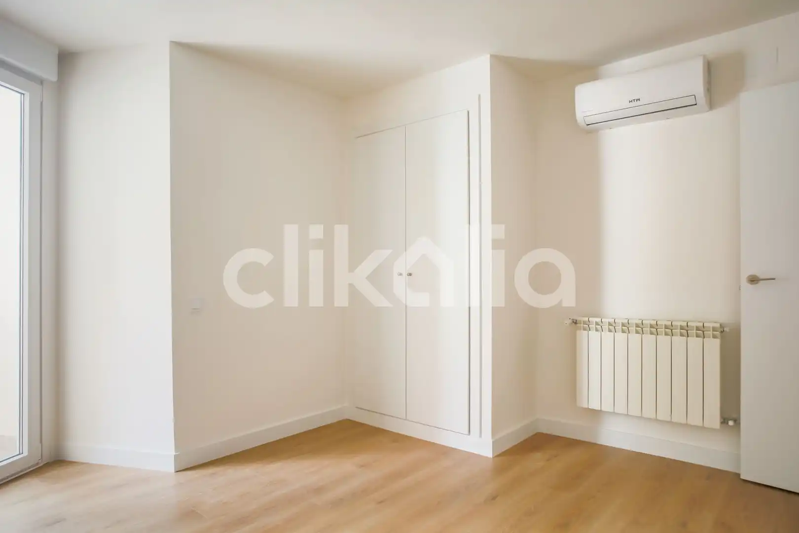 Bedroom of Flat for sale in Madrid  with Air Conditioner, Heating and Private garden