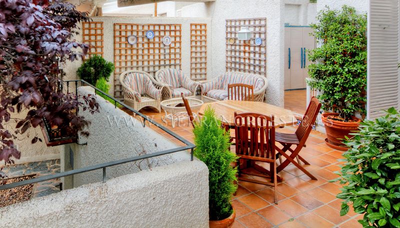 Terrassa de Casa adosada en venda en Las Rozas de Madrid amb Aire condicionat, Calefacció i Jardí privat