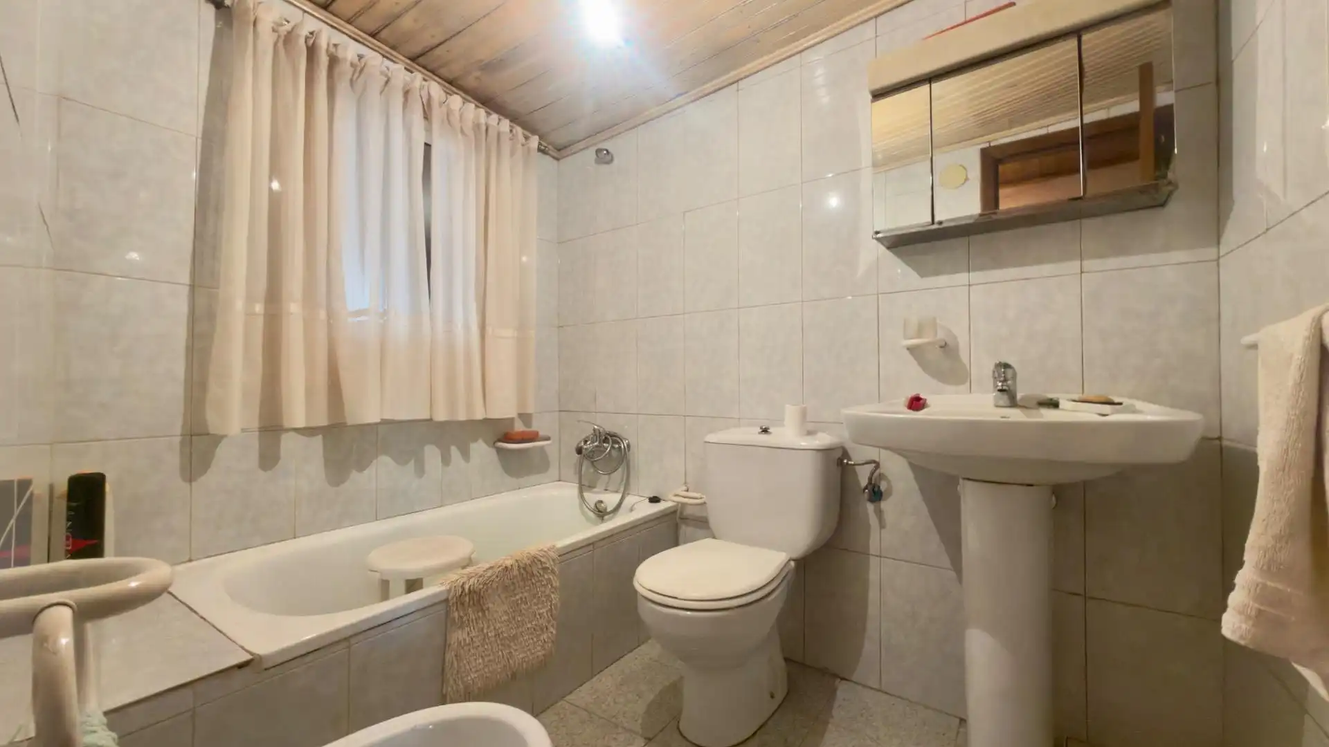 Badezimmer von Haus oder Chalet zum Verkauf in Cartelle mit Möbliert