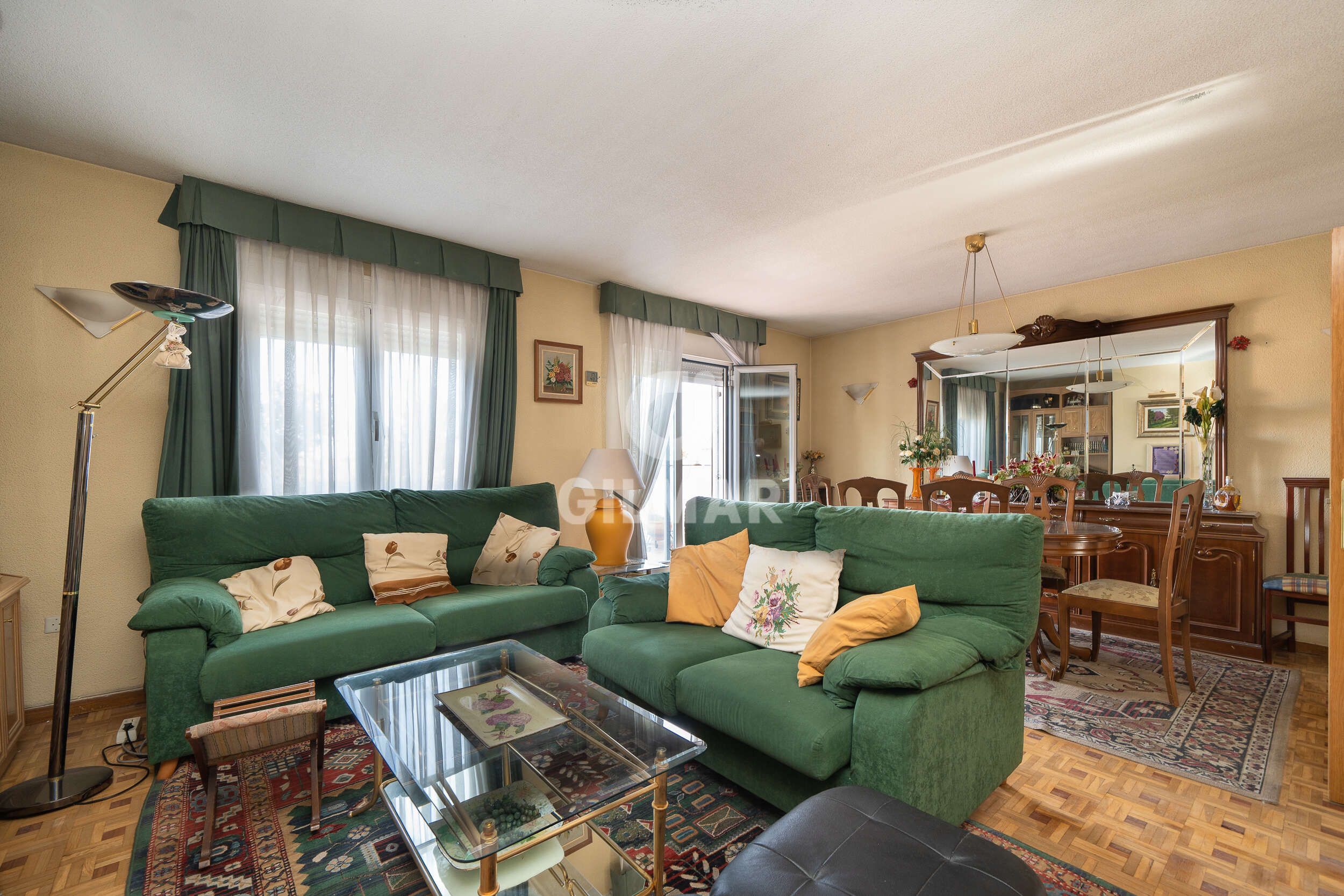 Living room of Single-family semi-detached for sale in  Madrid Capital  with Heating, Private garden and Swimming Pool