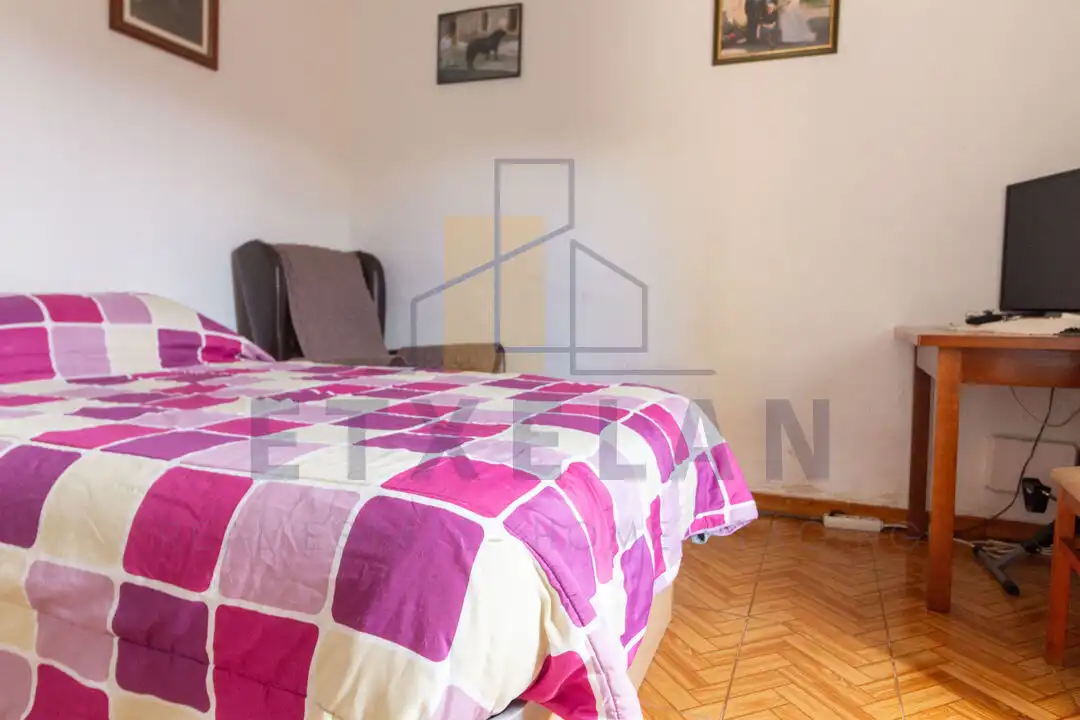 Dormitori de Finca rústica en venda en Ermua amb Calefacció, Jardí privat i Moblat