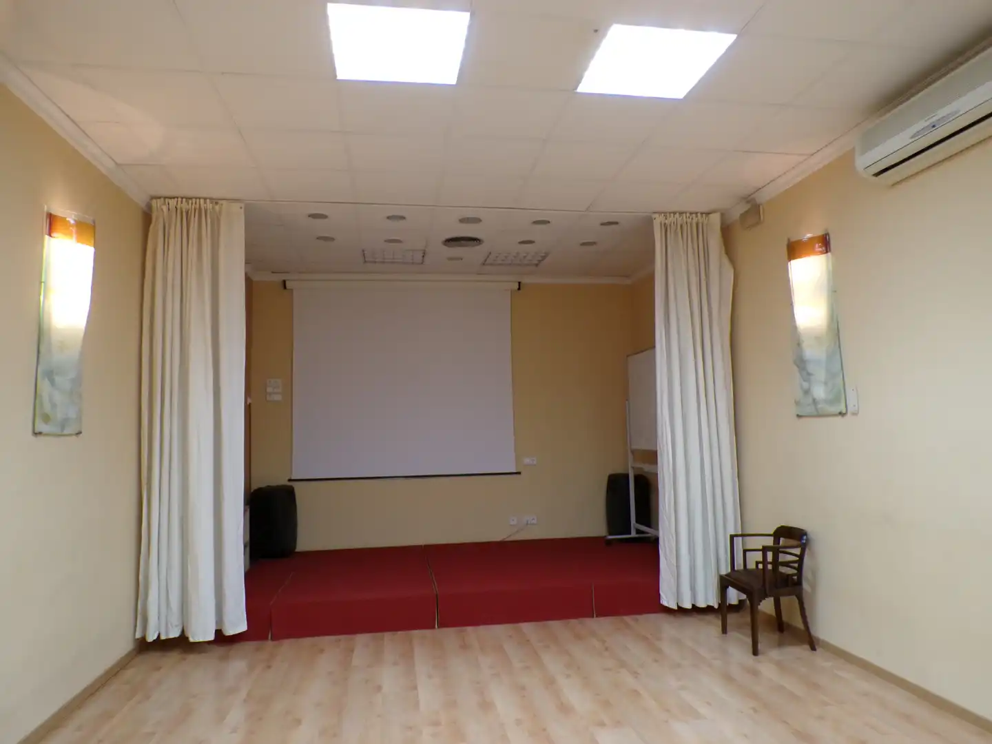 Office for sale in Valencia  with Air Conditioner, Heating and Internet