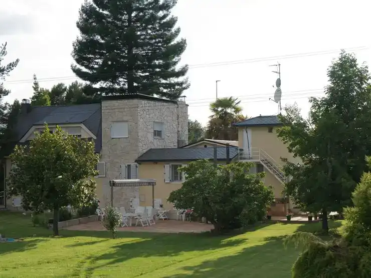 Vista exterior de Casa o xalet en venda en Ponferrada amb Piscina i Balcó