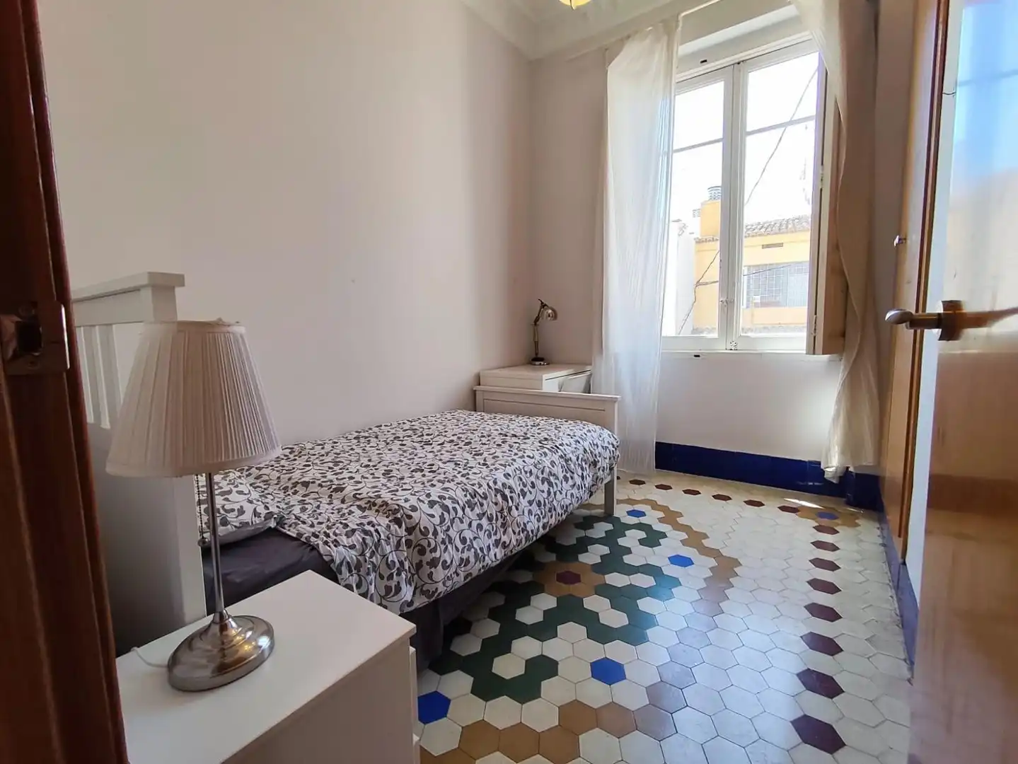 Schlafzimmer von Wohnung zur Miete in Valencia mit Klimaanlage, Möbliert und Balkon