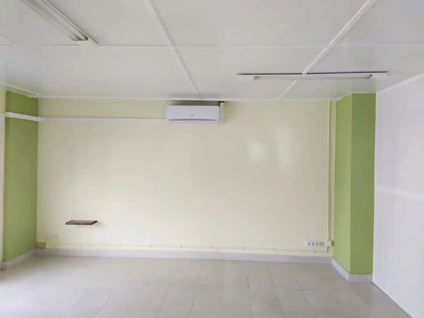 Commercial properties for rent in Llers  with Air Conditioner